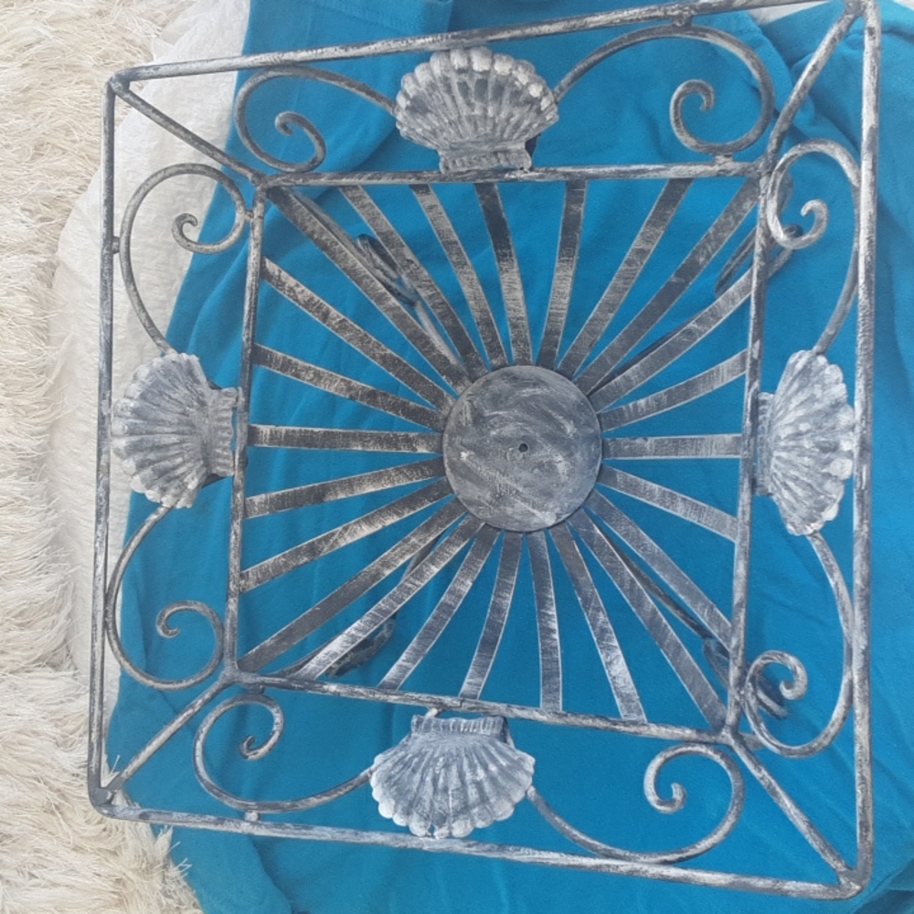 Wire decor basket
